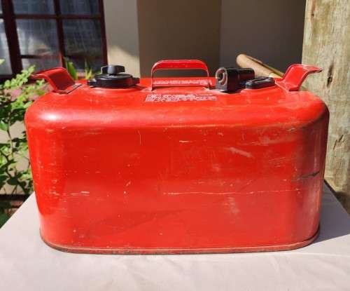METAL MARINER 24 LITER OUTBOARD FUEL TANK WITH SOME FUEL STILL INSIDE