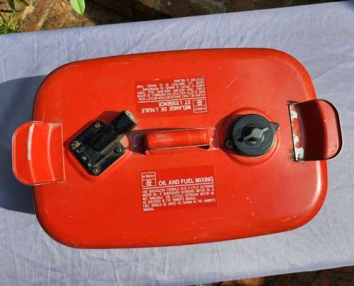 METAL MARINER 24 LITER OUTBOARD FUEL TANK WITH SOME FUEL STILL INSIDE