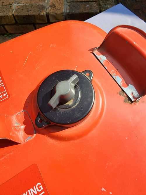 METAL MARINER 24 LITER OUTBOARD FUEL TANK WITH SOME FUEL STILL INSIDE
