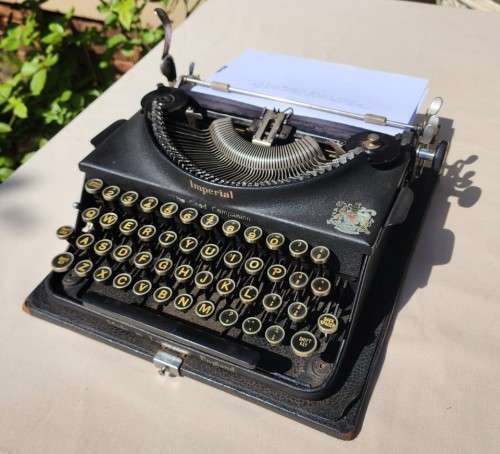 IMPERIAL THE GOOD COMPANION TYPEWRITER FROM 1942 (SERIAL EE059)