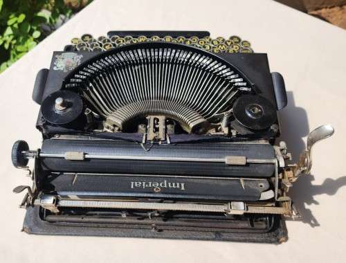 IMPERIAL THE GOOD COMPANION TYPEWRITER FROM 1942 (SERIAL EE059)