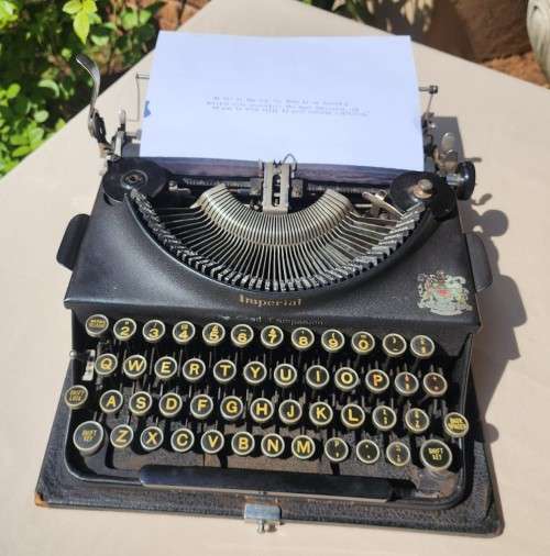 IMPERIAL THE GOOD COMPANION TYPEWRITER FROM 1942 (SERIAL EE059)