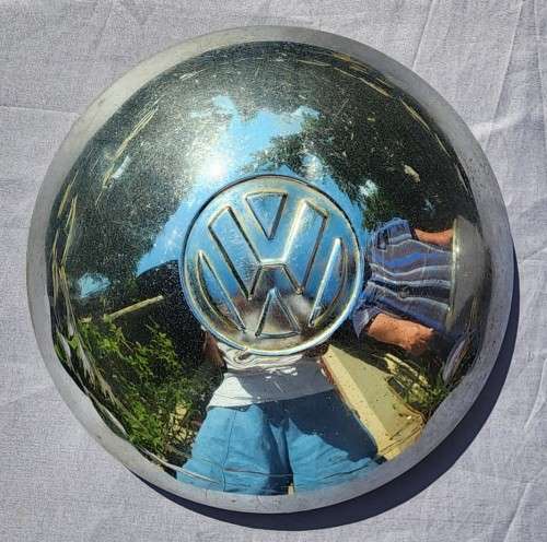 TWO 1950S VW DOME STYLE CHROMED HUBCAPS  24,7CM DIAMETER 7,6CM HIGH TO FIT VW BEETLE (1954-1965)