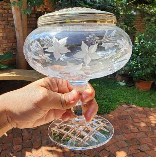 A RINGING AND SINGING CHRYSTAL CUT GLASS ROSE BOWL BY ROYAL DOULTON