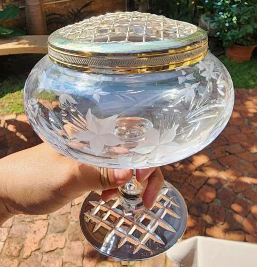 A RINGING AND SINGING CHRYSTAL CUT GLASS ROSE BOWL BY ROYAL DOULTON