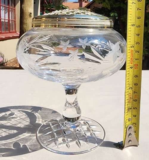 A RINGING AND SINGING CHRYSTAL CUT GLASS ROSE BOWL BY ROYAL DOULTON