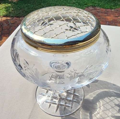 A RINGING AND SINGING CHRYSTAL CUT GLASS ROSE BOWL BY ROYAL DOULTON