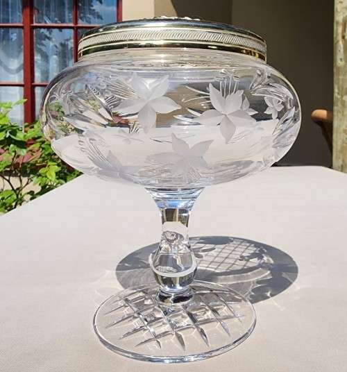 A RINGING AND SINGING CHRYSTAL CUT GLASS ROSE BOWL BY ROYAL DOULTON