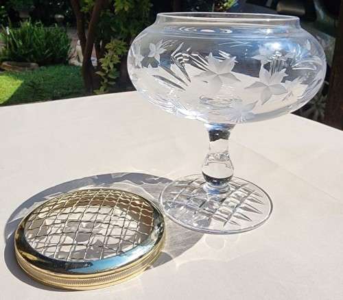 A RINGING AND SINGING CHRYSTAL CUT GLASS ROSE BOWL BY ROYAL DOULTON