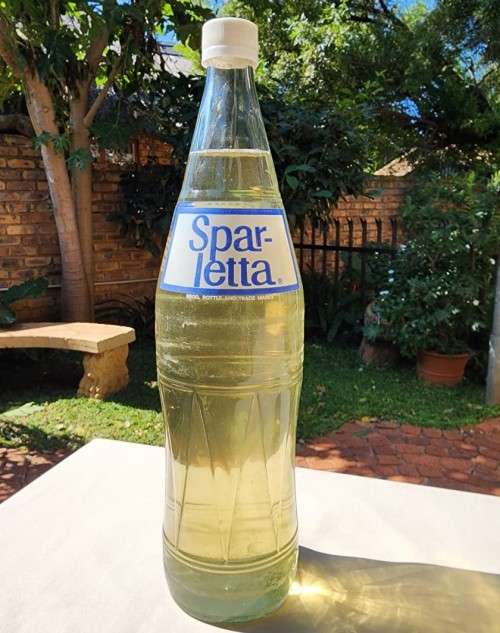 BOTTLED IN THE OLD TRANSVAAL! A FULL VINTAGE SPARLETTA CRÈME SODA GLASS BOTTLE
