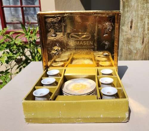 BOXED YAMASEN 24CT GOLD PLATED FINE PORCELAIN JAPAN DEMITASSE CUPS AND SAUCERS