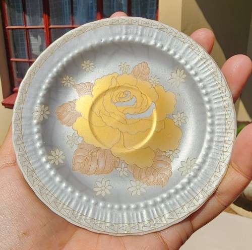 BOXED YAMASEN 24CT GOLD PLATED FINE PORCELAIN JAPAN DEMITASSE CUPS AND SAUCERS