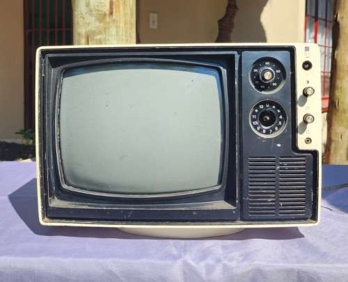 VINTAGE 1970S NATIONAL SOLID STATE PORTABLE BLACK AND WHITE TV