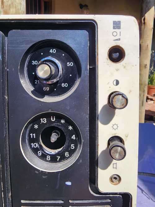 VINTAGE 1970S NATIONAL SOLID STATE PORTABLE BLACK AND WHITE TV