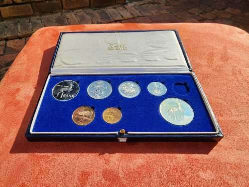 ONLY 11000 MINTED WITH A DOUBLE R1 SILVER (0.80 SILVER) COIN! A RARE SA 1984 SHORT PROOF COIN SET IN