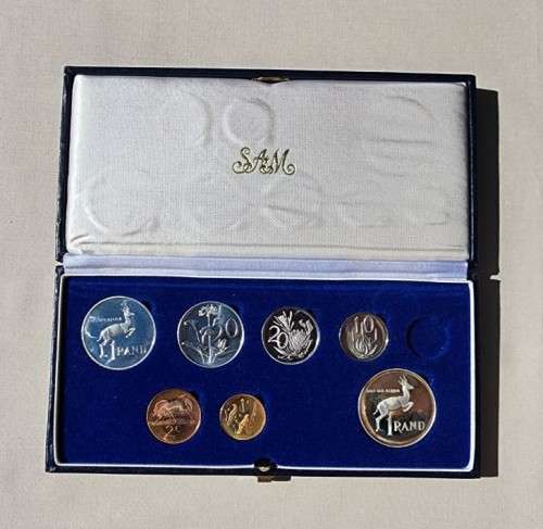 ONLY 11000 MINTED WITH A DOUBLE R1 SILVER (0.80 SILVER) COIN! A RARE SA 1984 SHORT PROOF COIN SET IN
