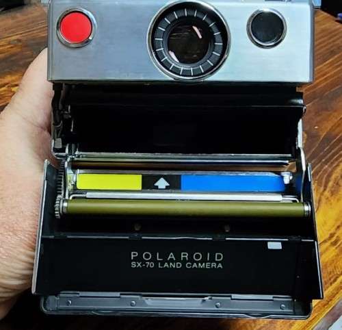COOL RETRO SLIM FOLDABLE POLAROID SX-70 INSTANT FILM BROWN MODEL 1 CAMERA FROM 1973