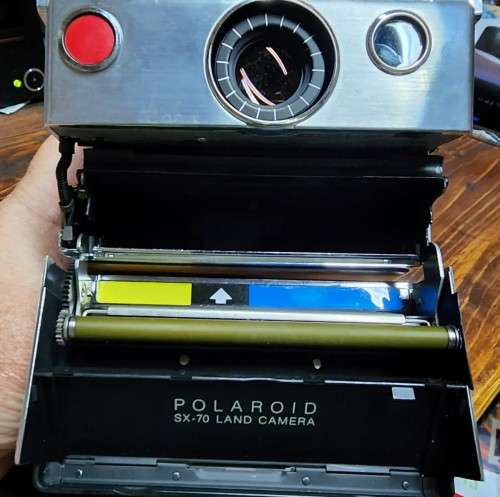 COOL RETRO SLIM FOLDABLE POLAROID SX-70 INSTANT FILM BROWN MODEL 1 CAMERA FROM 1973