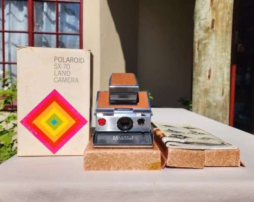 COOL RETRO SLIM FOLDABLE POLAROID SX-70 INSTANT FILM BROWN MODEL 1 CAMERA FROM 1973