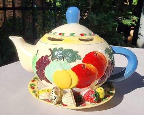RARELY SEEN ART DÉCOR TEAPOT SPOON HOLDER WITH DESERT END FORKS AND SPOONS