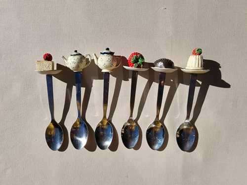 RARELY SEEN ART DÉCOR TEAPOT SPOON HOLDER WITH DESERT END FORKS AND SPOONS