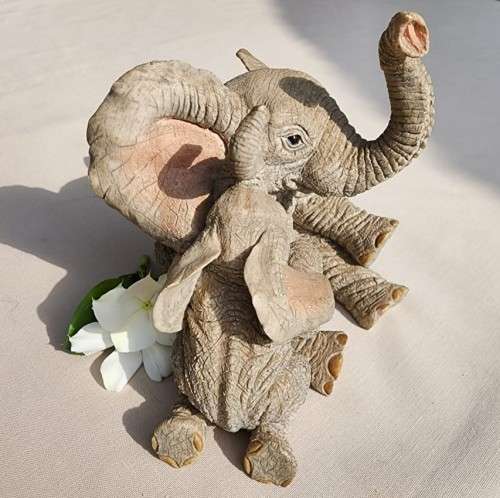 CLAUDE AND TOBY TUSKERS PAW PRINT HAND PAINTED 1994 FIGURINE PP213 WITH DESIGN BY BARRY PRICE