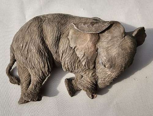 SLEEPING PRUDENCE TUSKERS PAW PRINT HAND PAINTED 1994 FIGURINE PP143 WITH DESIGN BY BERRY PRICE