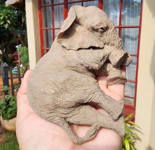 SLEEPING PRUDENCE TUSKERS PAW PRINT HAND PAINTED 1994 FIGURINE PP143 WITH DESIGN BY BERRY PRICE