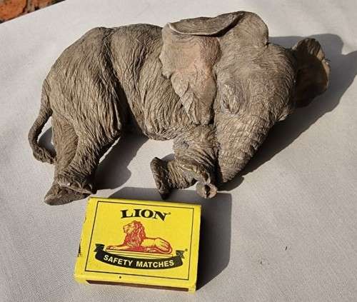 SLEEPING PRUDENCE TUSKERS PAW PRINT HAND PAINTED 1994 FIGURINE PP143 WITH DESIGN BY BERRY PRICE