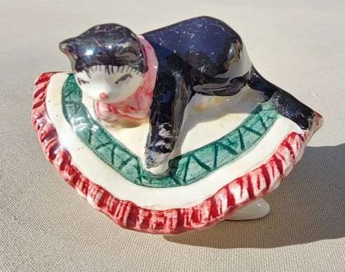 CUTE SOFA SHAPED TEAPOT WITH BLACK CAT SITTING ON LID
