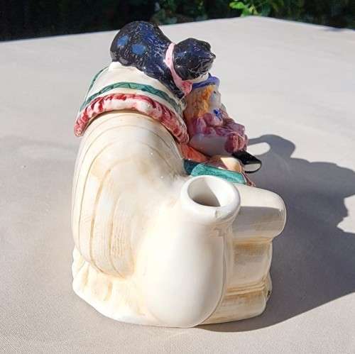 CUTE SOFA SHAPED TEAPOT WITH BLACK CAT SITTING ON LID