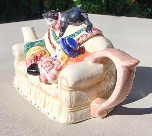 CUTE SOFA SHAPED TEAPOT WITH BLACK CAT SITTING ON LID