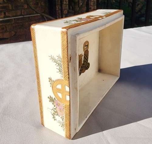 ANTIQUE SATSUMA JAPANESE MEIJI ERA (1868-1912) MILLEFLEUR BOX WITH SHIMAZU CIRCLE WITH CROSS MARK