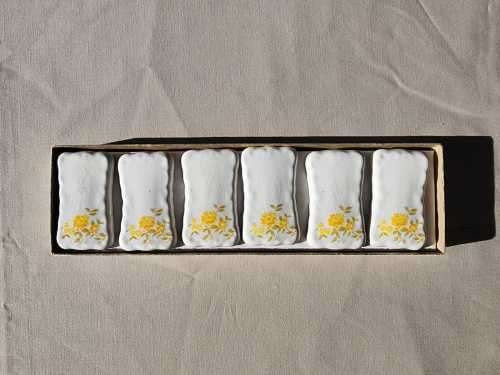 12 VINTAGE ELWECO JAPAN PORCELAIN ROSES PLACE CARD HOLDERS  2 BOXED SETS OF 6