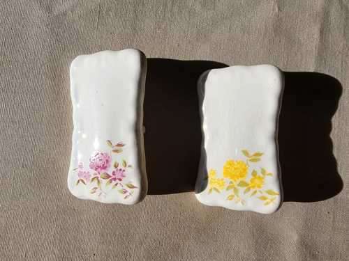 12 VINTAGE ELWECO JAPAN PORCELAIN ROSES PLACE CARD HOLDERS  2 BOXED SETS OF 6