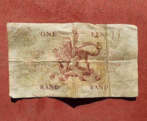 OLD SOUTH AFRICAN R1 NOTE FROM 1961 VAN RIEBEECK LARGE TYPE