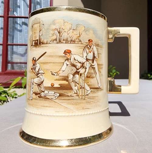 ARTHUR WOOD ENGLAND 1930-1940 SPORTING SERIES MUGS (BASEBALL AND CRICKET) WITH GOLD TRIMS