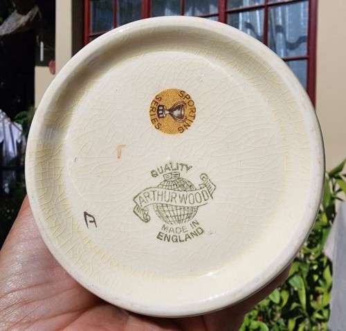 ARTHUR WOOD ENGLAND 1930-1940 SPORTING SERIES MUGS (BASEBALL AND CRICKET) WITH GOLD TRIMS