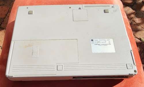 AWESOME RETRO TOSHIBA T1800 LAPTOP FROM 1991  FOR REPAIR