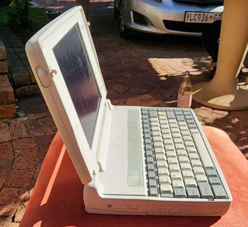 AWESOME RETRO TOSHIBA T1800 LAPTOP FROM 1991  FOR REPAIR