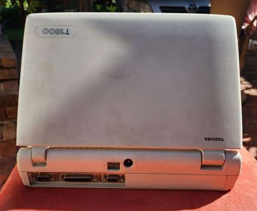 AWESOME RETRO TOSHIBA T1800 LAPTOP FROM 1991  FOR REPAIR
