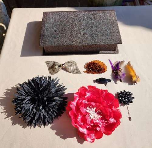 FASHION JEWELLERY IN A BOOK SHAPED TRINKET BOX