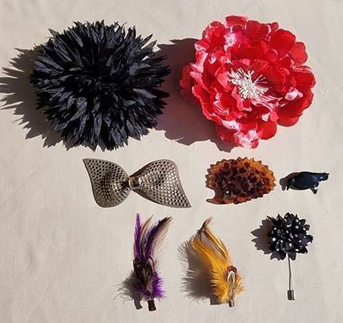 FASHION JEWELLERY IN A BOOK SHAPED TRINKET BOX