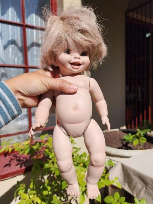 VINTAGE 1995 DAPHNE BRUCE (SA DESIGNER) PORCELAIN DOLL