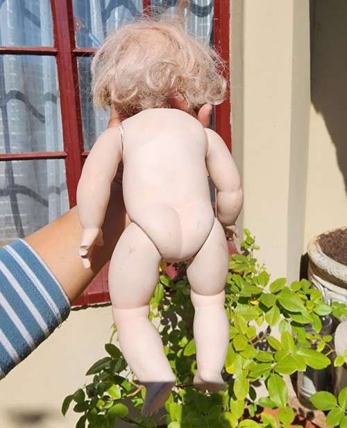 VINTAGE 1995 DAPHNE BRUCE (SA DESIGNER) PORCELAIN DOLL
