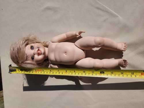 VINTAGE 1995 DAPHNE BRUCE (SA DESIGNER) PORCELAIN DOLL
