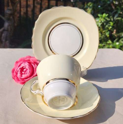 COLCOUGH CHINA TRIO IN HARLEQUIN BALLET LEMON YELLOW PATTERN (3RD OF 6) - WW2 ERA 1939 MARK