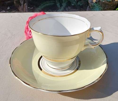 COLCOUGH CHINA TRIO IN HARLEQUIN BALLET LEMON YELLOW PATTERN (3RD OF 6) - WW2 ERA 1939 MARK
