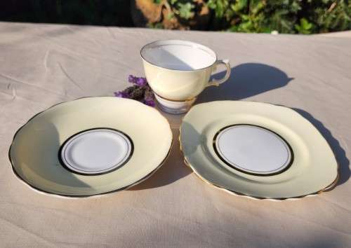 COLCOUGH ENGLAND TRIO IN HARLEQUIN BALLET LEMON YELLOW PATTERN (4TH OF 6) - WW2 ERA 1939 MARK