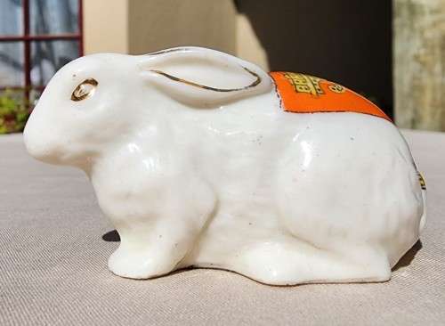 A HUNDRED YEAR OLD (CIRCA 1904-1924) PORCELAIN MINI CRESTED RABBIT BY ARKINSTALL & SONS ENGLAND